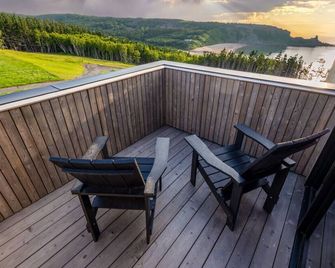 Cedar - Luxury Oceanview Cottage with Hot Tub & Private Beach Access near Cabot Trail - Margaree Harbour - Balcony