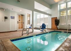 Best Western I-5 Inn & Suites - Lodi - Piscina