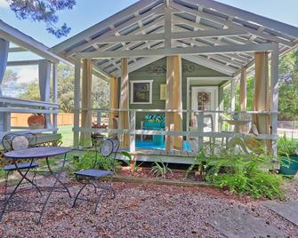 Creekside Cabins - The Nest - Wimberley - Patio