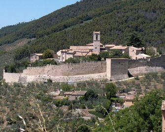Rustic Villa With Beautiful View Over The Umbrian Valley - Campello Sul Clitunno