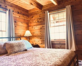 Cozy Catskills Log Cabin on 20 Acres - Roxbury - Bedroom