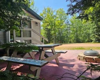 Tiny House Cabin -Presque Isle Campground #30 - Presque Isle - Patio