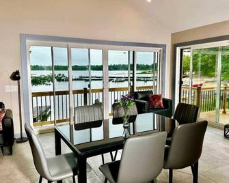 Lakefront Studio Cottage #8 - Nobel - Comedor