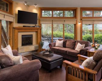 Outback Lakeside Vacation Homes - Vernon - Living room