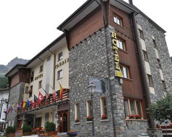 Hotel Tourist - Valtournenche - Budova