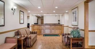 Quality Inn & Suites - Saginaw - Vastaanotto