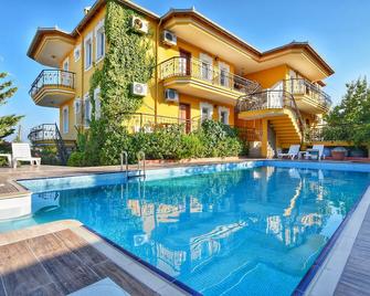 Uzun Apart Otel - Ayvalik - Pool