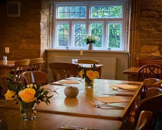 The Crown & Victoria Inn - Yeovil - Ресторан