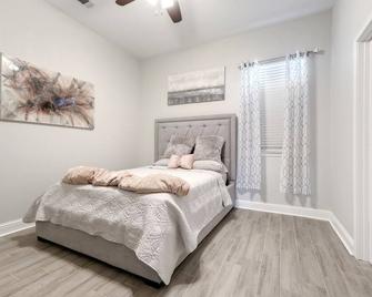 Vieux Carre’- Brand new 3BR/2.5B Balcony & Parking - New Orleans - Bedroom