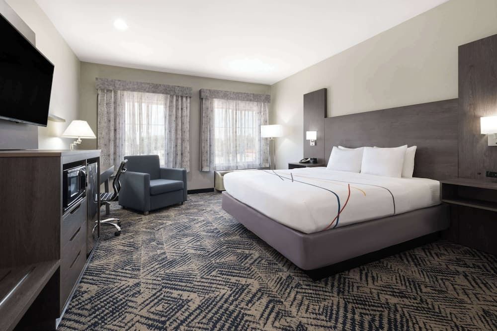 La Quinta Inn & Suites by Wyndham Tulsa Airpt / Expo Square - טולסה - חדר שינה