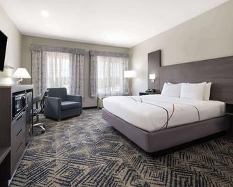 La Quinta Inn & Suites by Wyndham Tulsa Airpt / Expo Square - טולסה - חדר שינה
