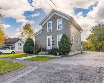 Cozy Clayton Village Apartment - Clayton - Edificio