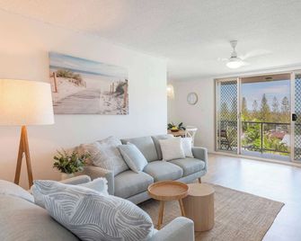 Poppy's Place - oceanstays - Yamba