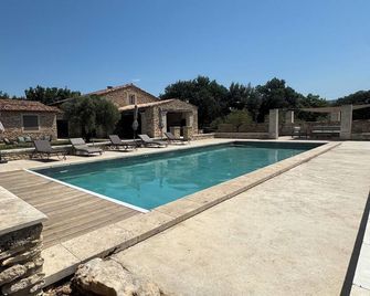 Farmhouse on the heights of Bonnieux - Bonnieux - Pool