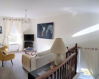 The Coach House - Plymouth - Living room