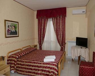 Hotel L'Ulivo - Mirabella Eclano - Bedroom