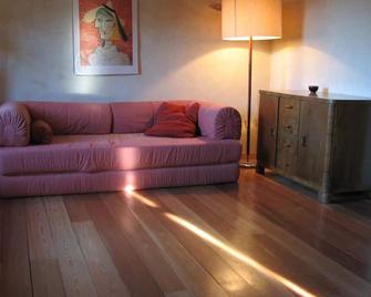 Great full ownership of charm and character in a gorgeous setting - La Motte-Chalançon - Living room