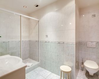 Logis Hôtel Marguerite - Orléans - Bathroom