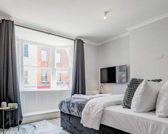 4 Lovely Apartments in Evesham Town Centre - Evesham - Bedroom