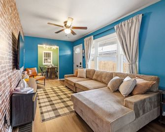 University Stay that Sleeps 10. Game Room, Firepit , and Grill - Frankfort