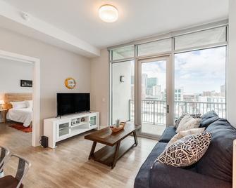 1BR furnished Apartment in Charlotte near Uptown Area by RedAwning - Charlotte - Living room