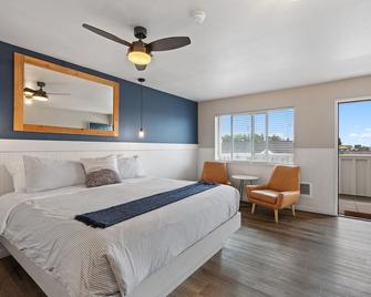 Boardwalk Cottages - Long Beach - Bedroom