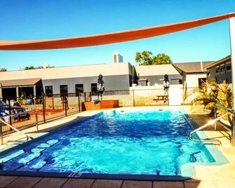 Spinifex Hotel - Derby - Piscina