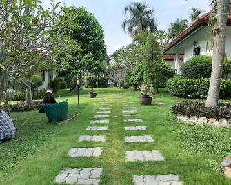 D&K Smiley Phuket Resort - Rawai - Pemandangan luar