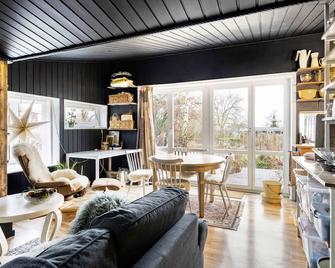Cozy witchs House With Fjord View - Kirke Såby - Sala de estar