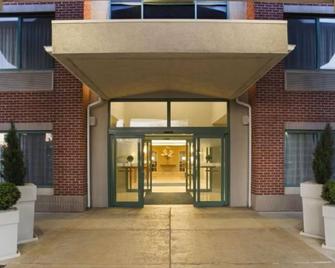 Kalamazoo Hotel And Suites - Kalamazoo