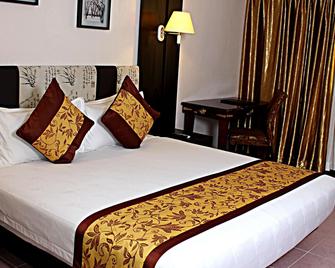 Lido De Paris Hotel - Manila - Schlafzimmer