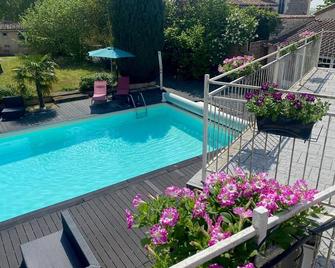 Gîte Le Travezay - Razines - Piscina