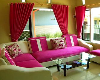 Kanalan Homestay Banyuwangi - Banyuwangi - Living room