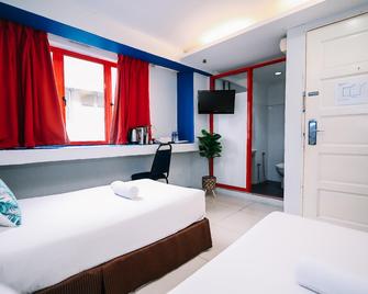 Swing & Pillows - Pj Ss2 - Petaling Jaya - Bedroom