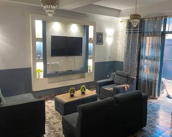 Moderne Chambre Pour vous. - كينشاسا - غرفة معيشة