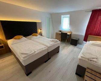 Hotel & Restaurant Bella Italia - Niederfell - Schlafzimmer