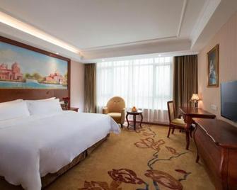 Vienna Hotel Puning South Huancheng Road High-Speed Train Station - Цзеян - Спальня