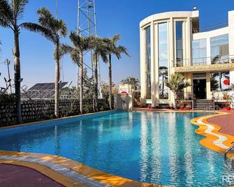 The Neeraj River Forest Resort Ayurvedic Wellness Center - Rishikesh - Pool