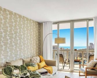 Infinite View - Balcony- Amazing Pool- Near Beach - Hallandale Beach