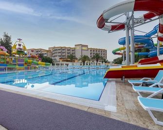 Amara Family Resort - Side - Pool