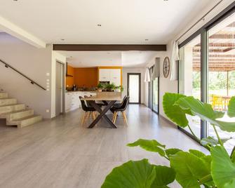 Family home - Espeluche - Dining room