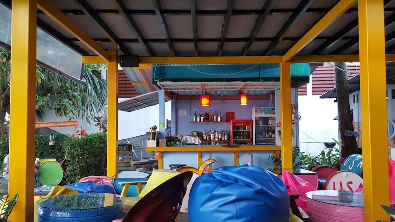 Think & Retro Cafe Lipa Noi Samui