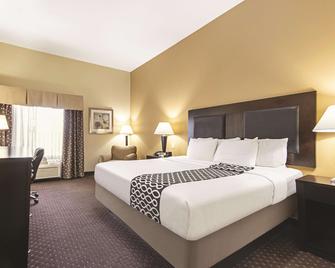 La Quinta Inn & Suites by Wyndham Houston New Caney - New Caney - Bedroom