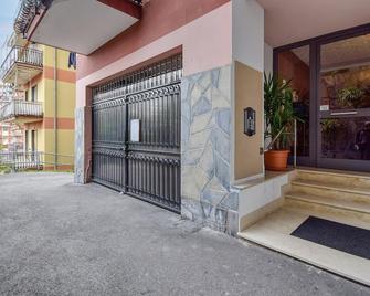 1 Bedroom Cozy Apartment In Rapallo - Rapallo - Building