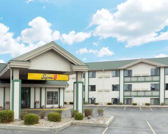 Super 8 by Wyndham Wisconsin Dells - Wisconsin Dells - Building