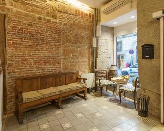 Hostal Madrid - Madrid - Front desk