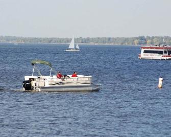 Spacious Lakefront Townhome on Castle Rock Lake! - Mauston