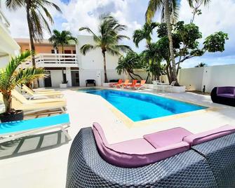 Bubali Villa & Apartments - Noord - Piscina