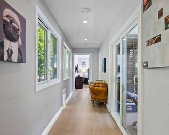 Estate unlike any other with pool indoor outdoor living - Los Ángeles - Pasillo