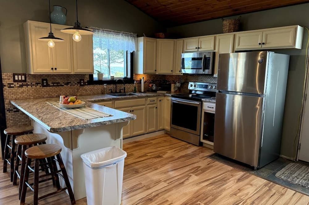 Penn State Newly remodeled Cottage Located in Tyrone, PA- Sleeps 4-6 guests.
